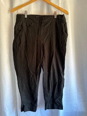 REITMANS // Classic Style Black Capris